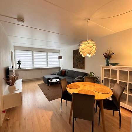 Privat One Bedroom Apartment With Free Parking Odense Bagian luar foto