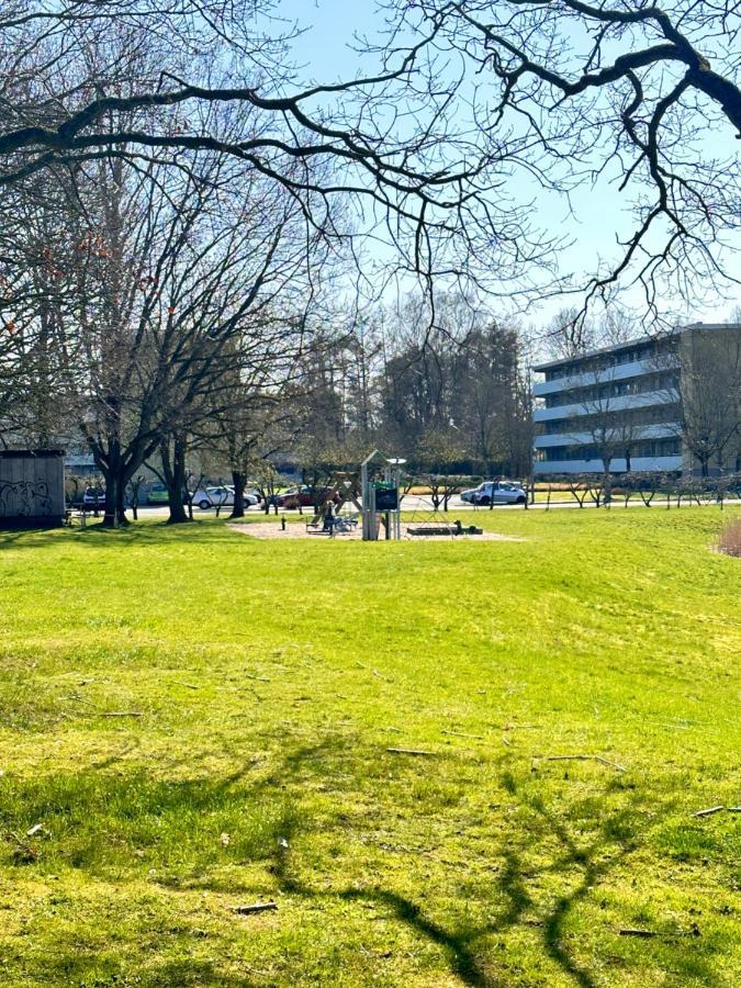 Privat One Bedroom Apartment With Free Parking Odense Bagian luar foto